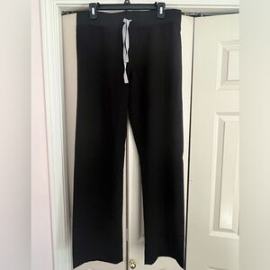 Medium black Livingston figs scrub pants